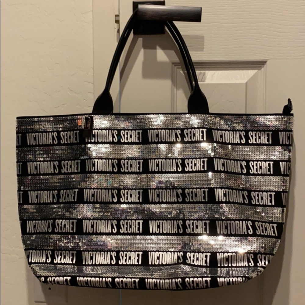 Victoria’s Secret tote bag with zipper
